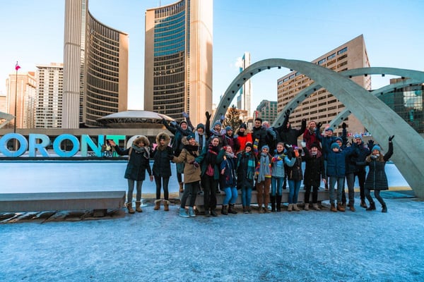 Ein Gruppenfoto von Austauschschülern während der Orientalin Days in Toronto, Kanada mit AIFS
