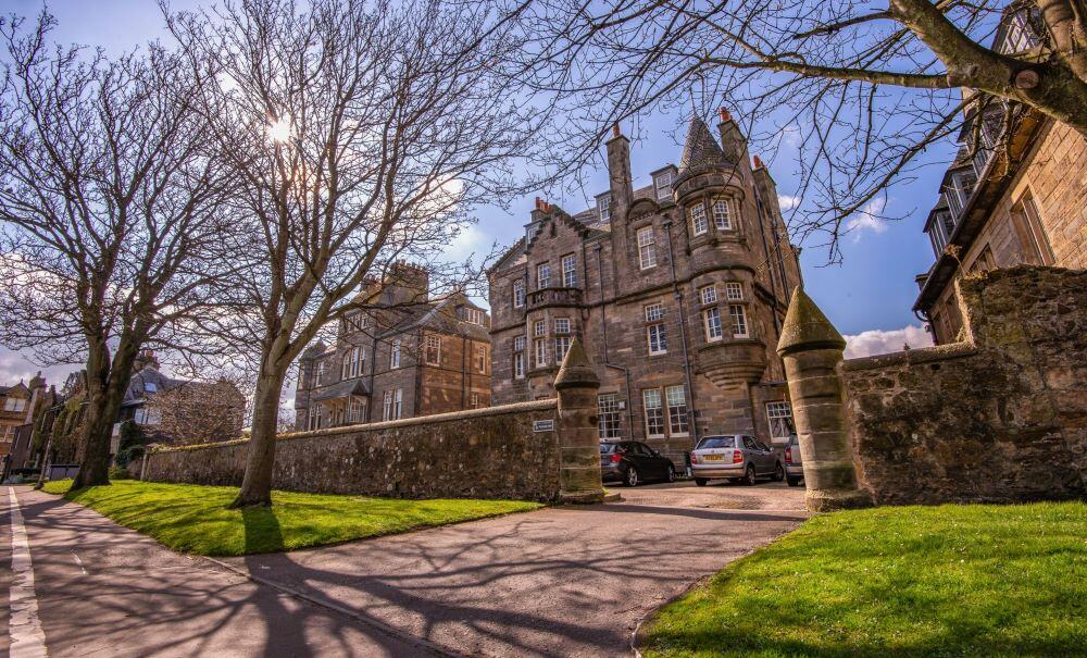 aifs-studieren-im-ausland-schottland-partnerfotos-st-andrews-university-gebäude