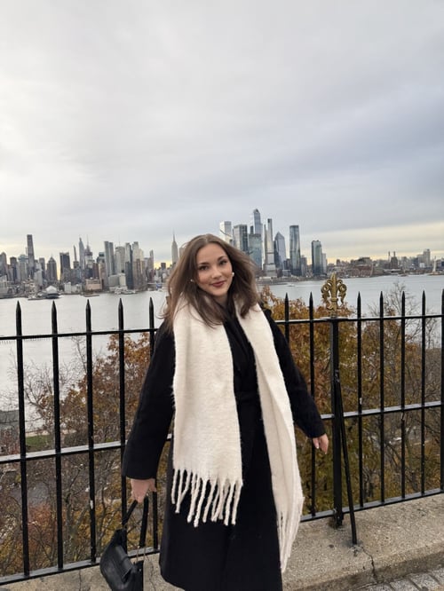 aifs-au-pair-usa-apus-storyteller-linah-new-york-skyline
