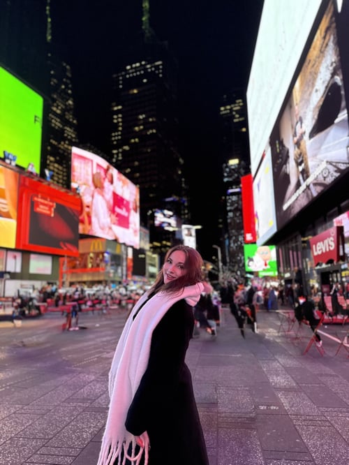 aifs-au-pair-usa-apus-storyteller-linah-new-york-times-square