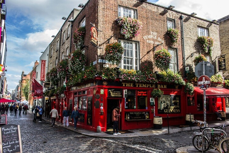 Irland_Dublin_Temple Bar_Pub_Guinness_unsplash