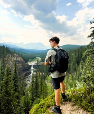 aifs-loris-adventure-trip-kanada-berg-wald-aussicht