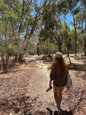 aifs_au_pair_australien_personen_natur_wald_laurah_@_laura.hrtl
