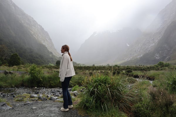 AIFS-ugc-au-pair-neuseeland-Person-Sonne-Pflanzen-Berge-rahelw