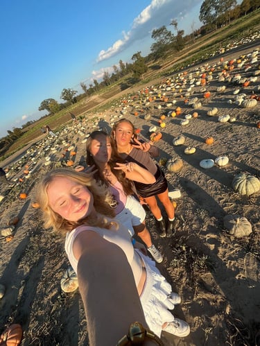 aifs-schüleraustausch-usa-personen-pumpkin-patch-kürbis-halloween-laraj-@larabayleaf