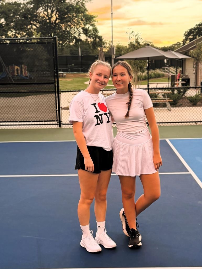 Lara beim Tennis während ihres Austauschjahrs in den USA mit AIFS