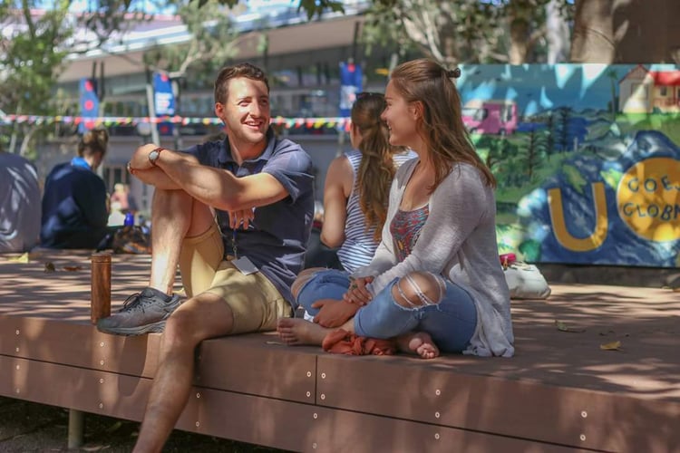 Zwei Personen im Auslandssemester an der University of Sydney mit AIFS
