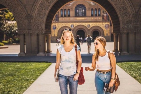 mischalorenz_aifs_usa_studieren-im-ausland-personen-univeristät