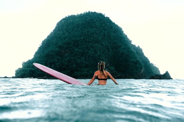 aifs_mojo-surfcamp_bali_partner_person_berge