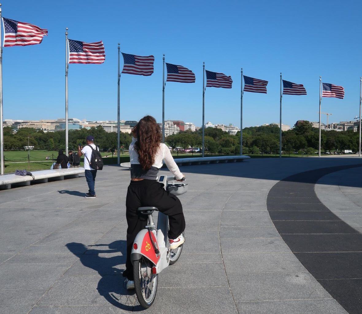 ugc-au-pair-usa-fahrrad-person-usa-flagge-lb